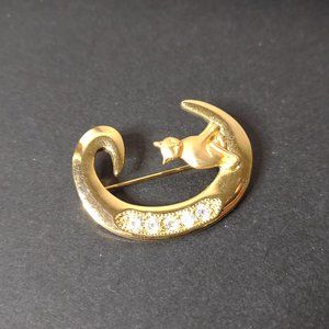 Gold Tone Cat In Letter C Brooch